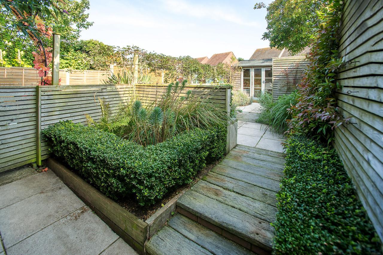 Nutshell Villa Aldeburgh Bagian luar foto